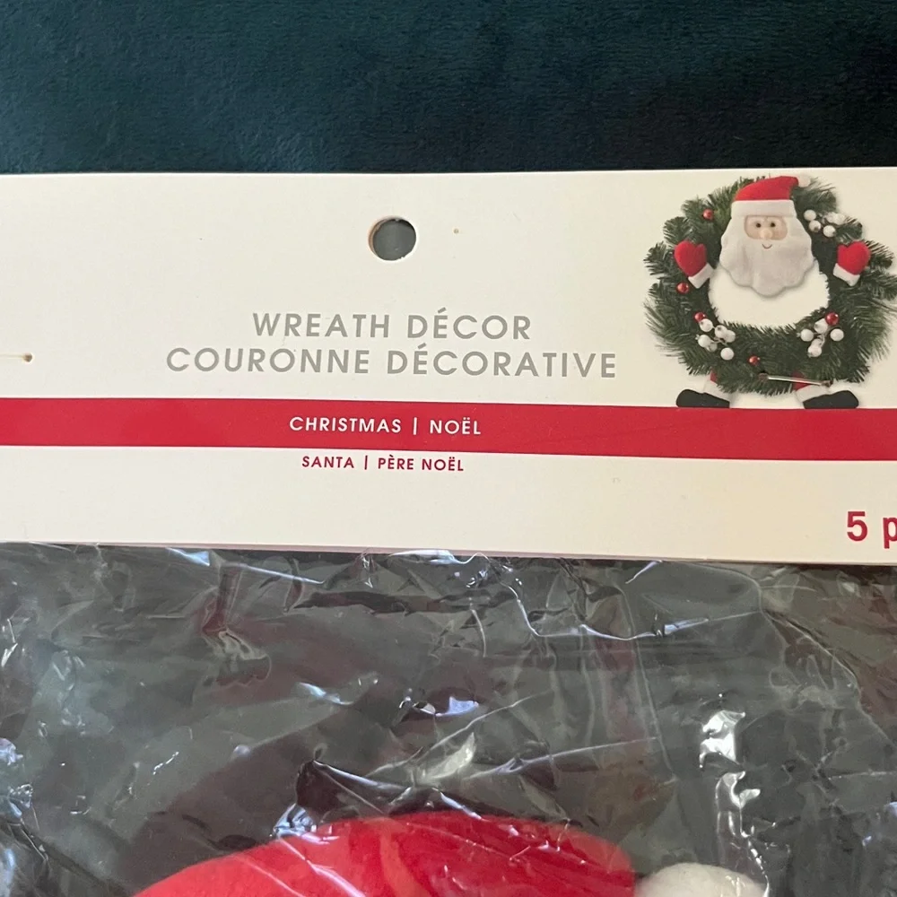 Ashland Santa Face Wreath Decor in Red and White